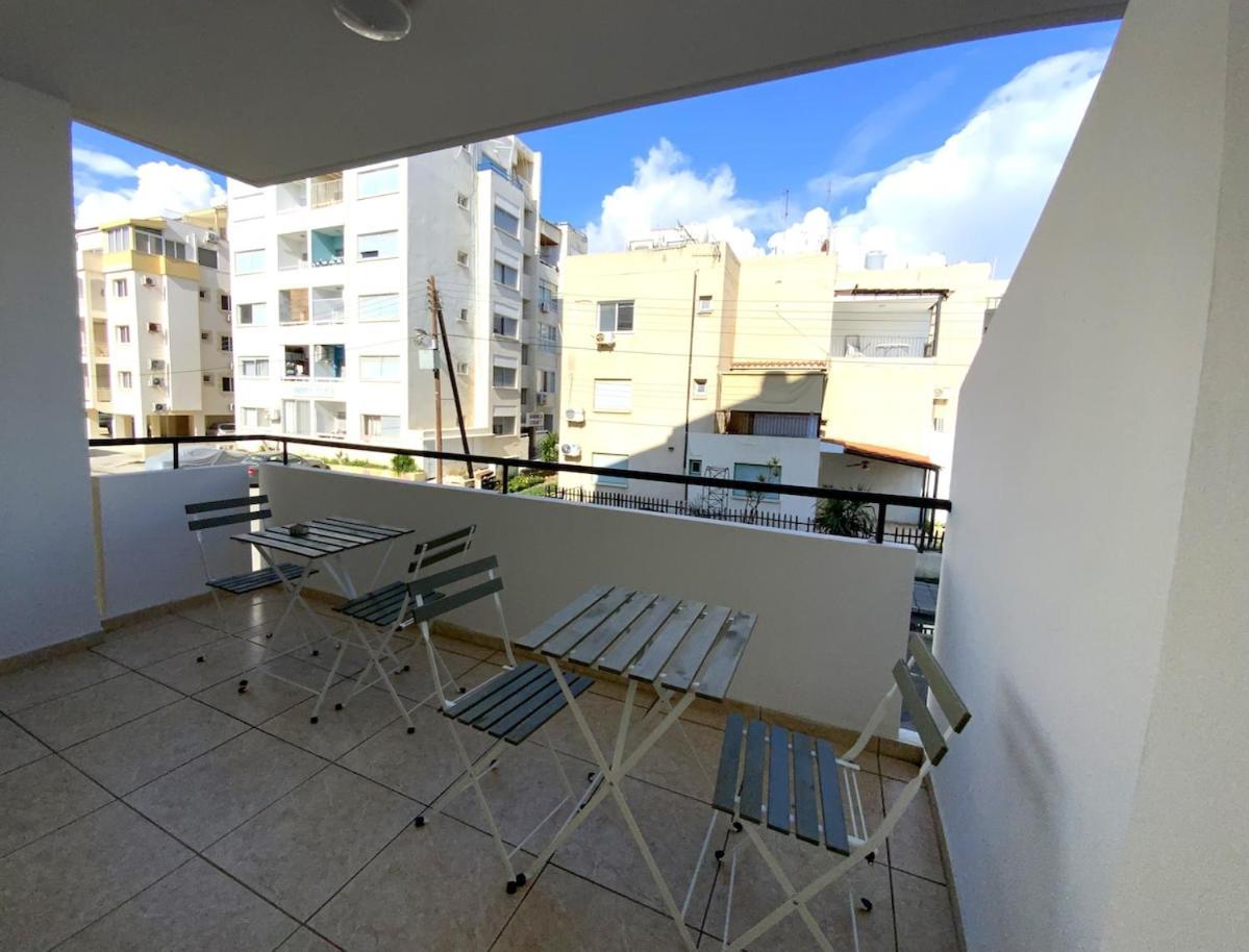 2 Combined Apts, Fast Wi-fi, 5 Min Walk To *