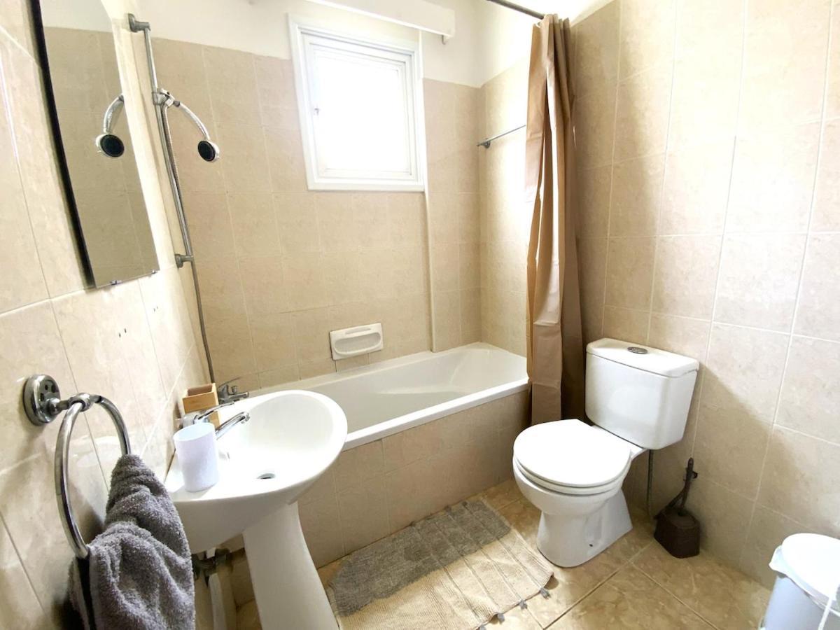 2 Combined Apts, Fast Wi-fi, 5 Min Walk To Larnaka