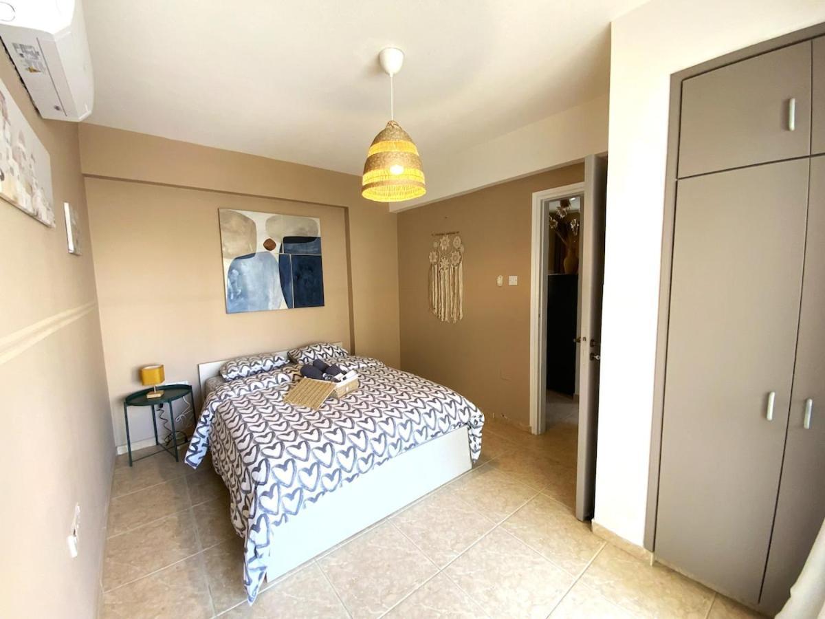 2 Combined Apts, Fast Wi-fi, 5 Min Walk To *