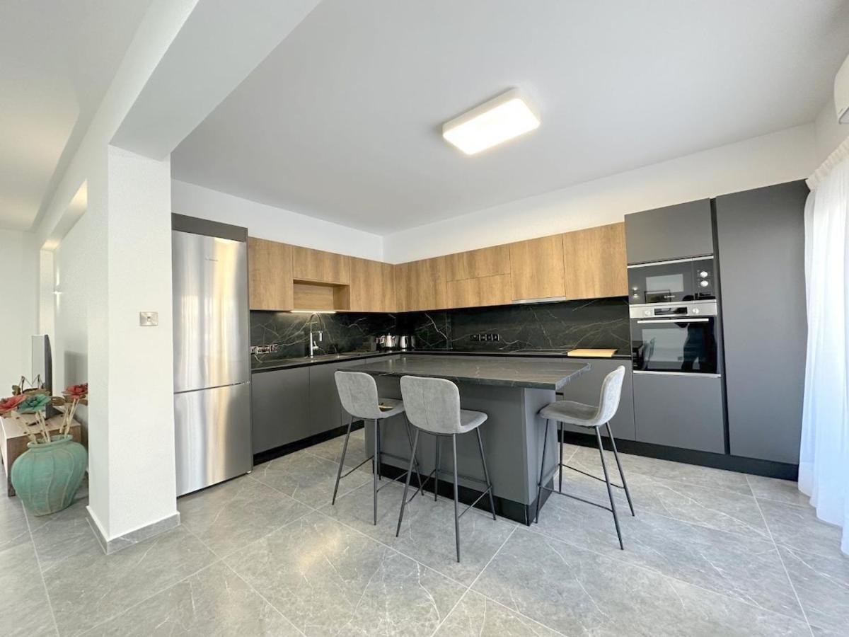 Apartment Rendezvous 3 Bedroom Flat Larnaca