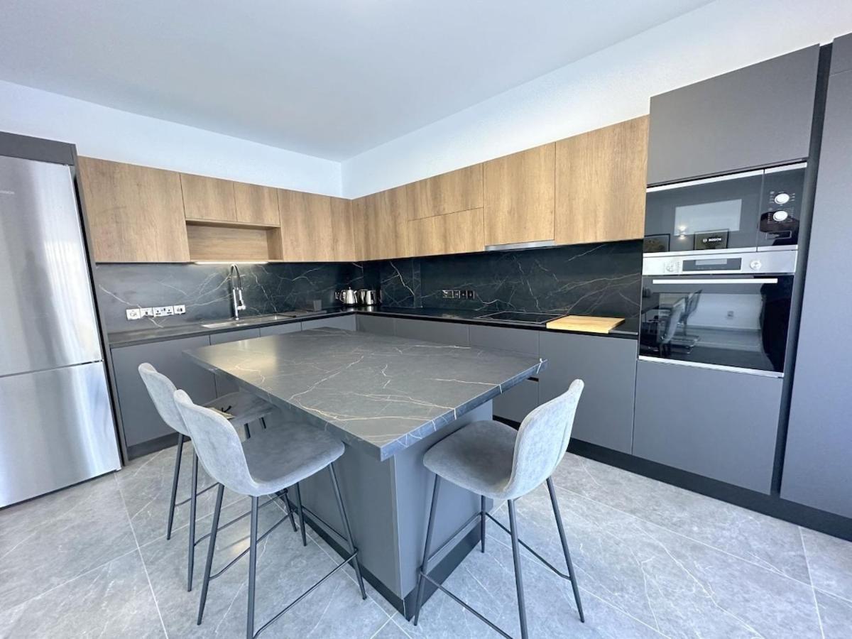 Rendezvous 3 Bedroom Flat Apartment Larnaca