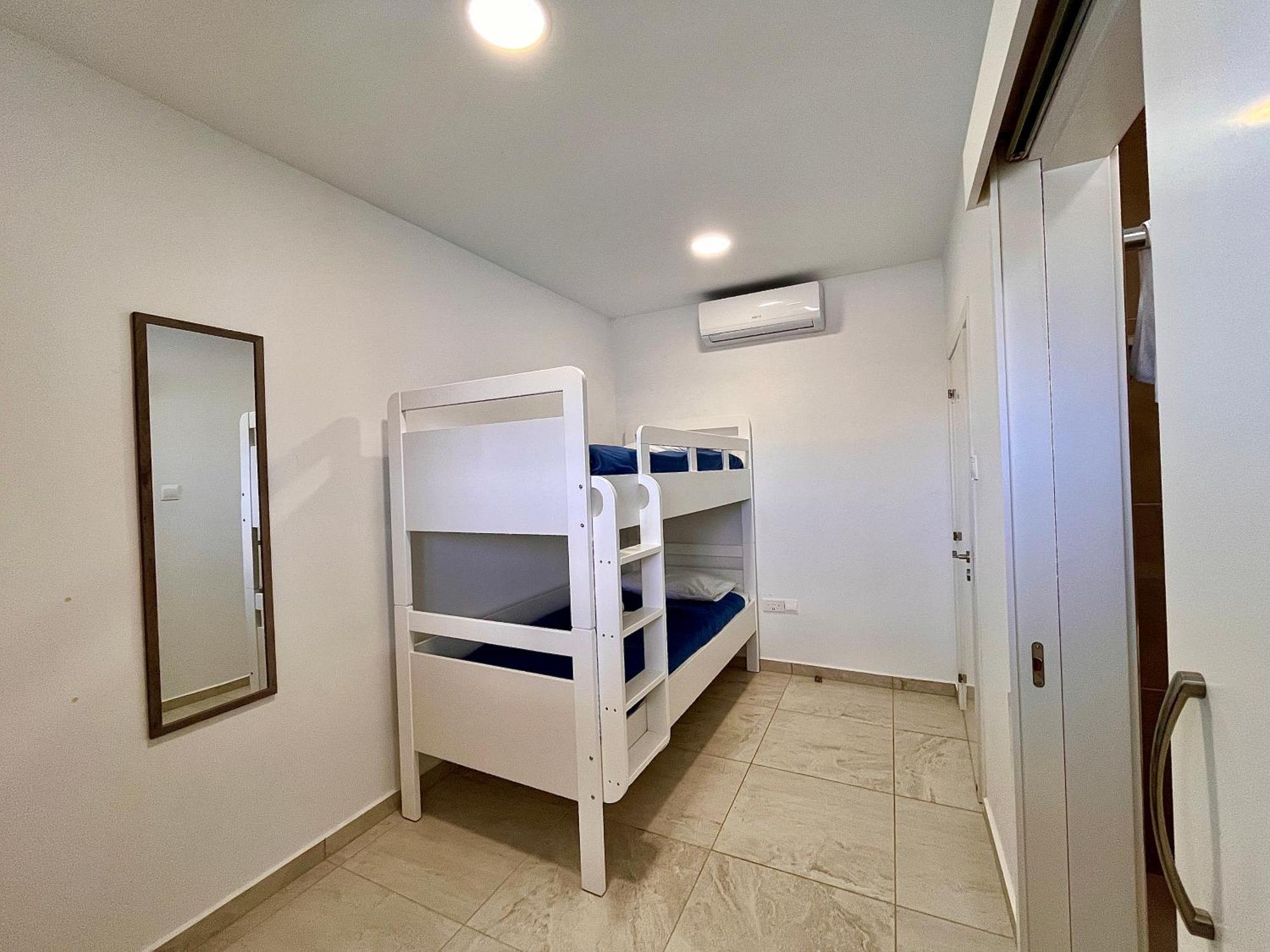 Beachhouse Apartment *