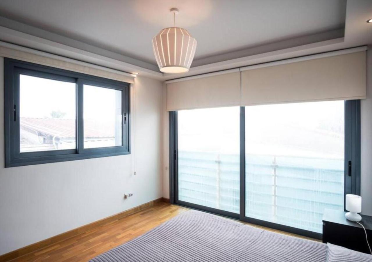 Dios Ponte Finikoudes Beachfront Holiday home Larnaca