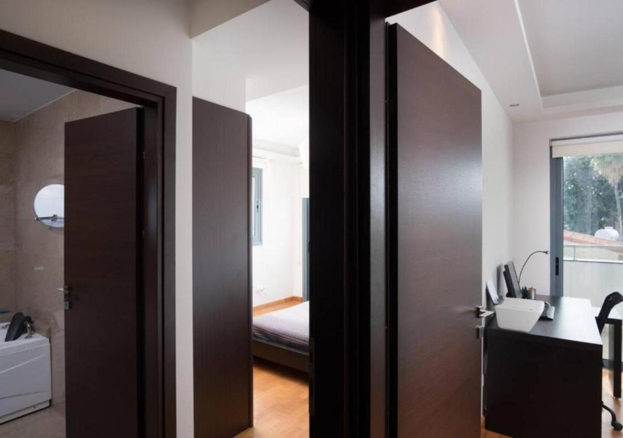 Nhà nghỉ Dios Ponte Finikoudes Beachfront Larnaca