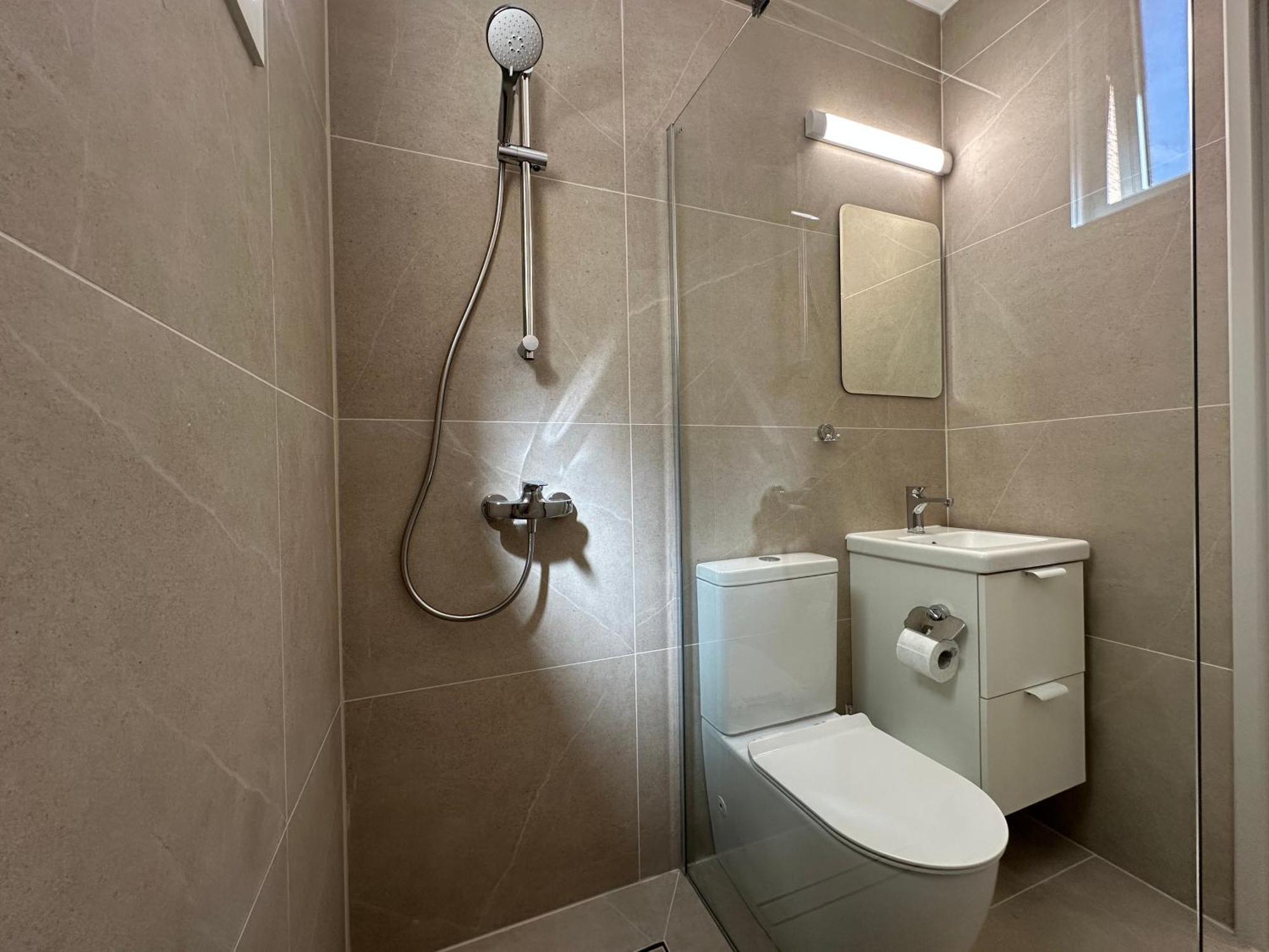 Olivia Mackenzie 2 Bedroom Flat With Pool *