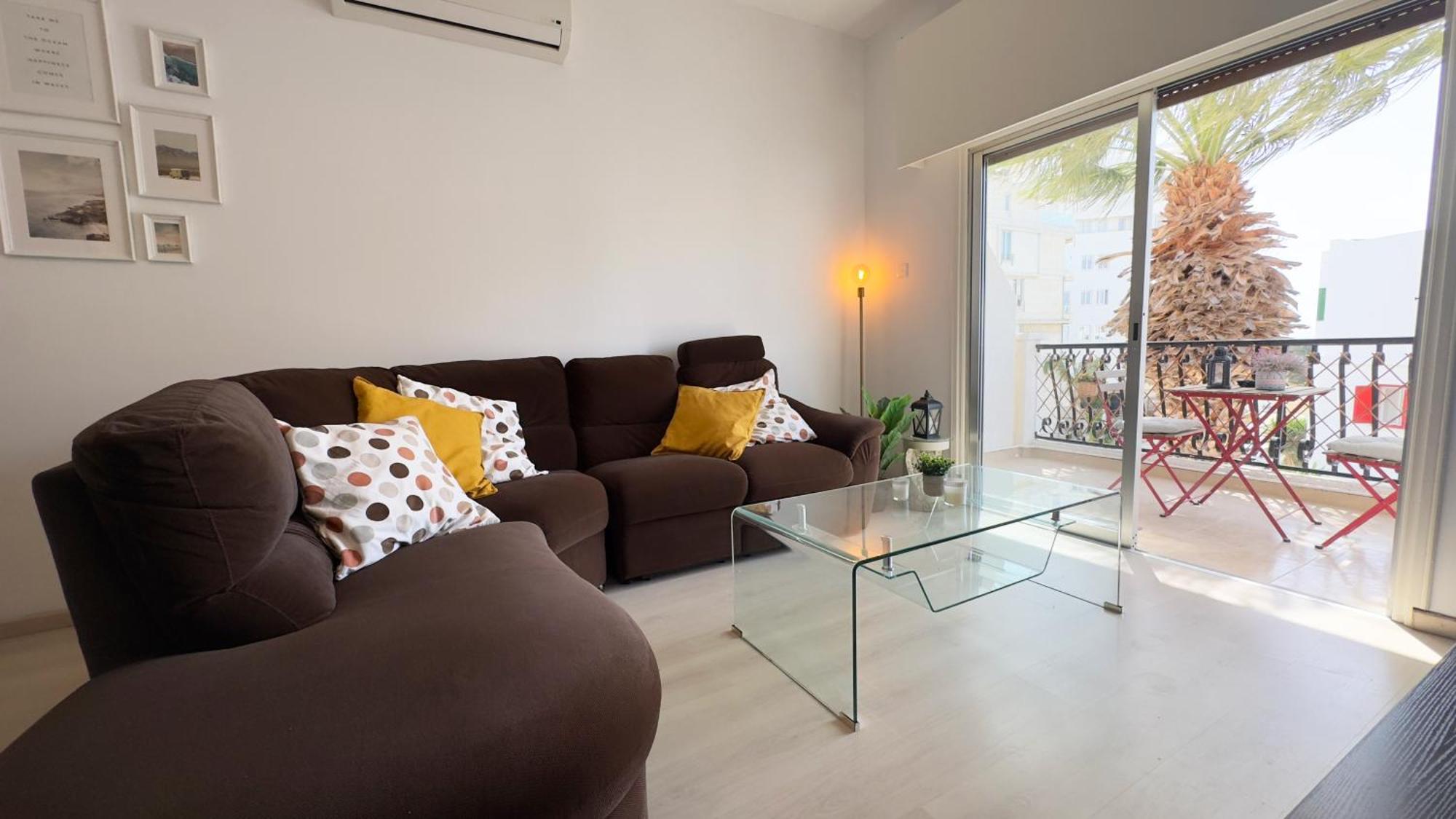 Hills 2bdr Seaside Makenzy Apartment Larnaca