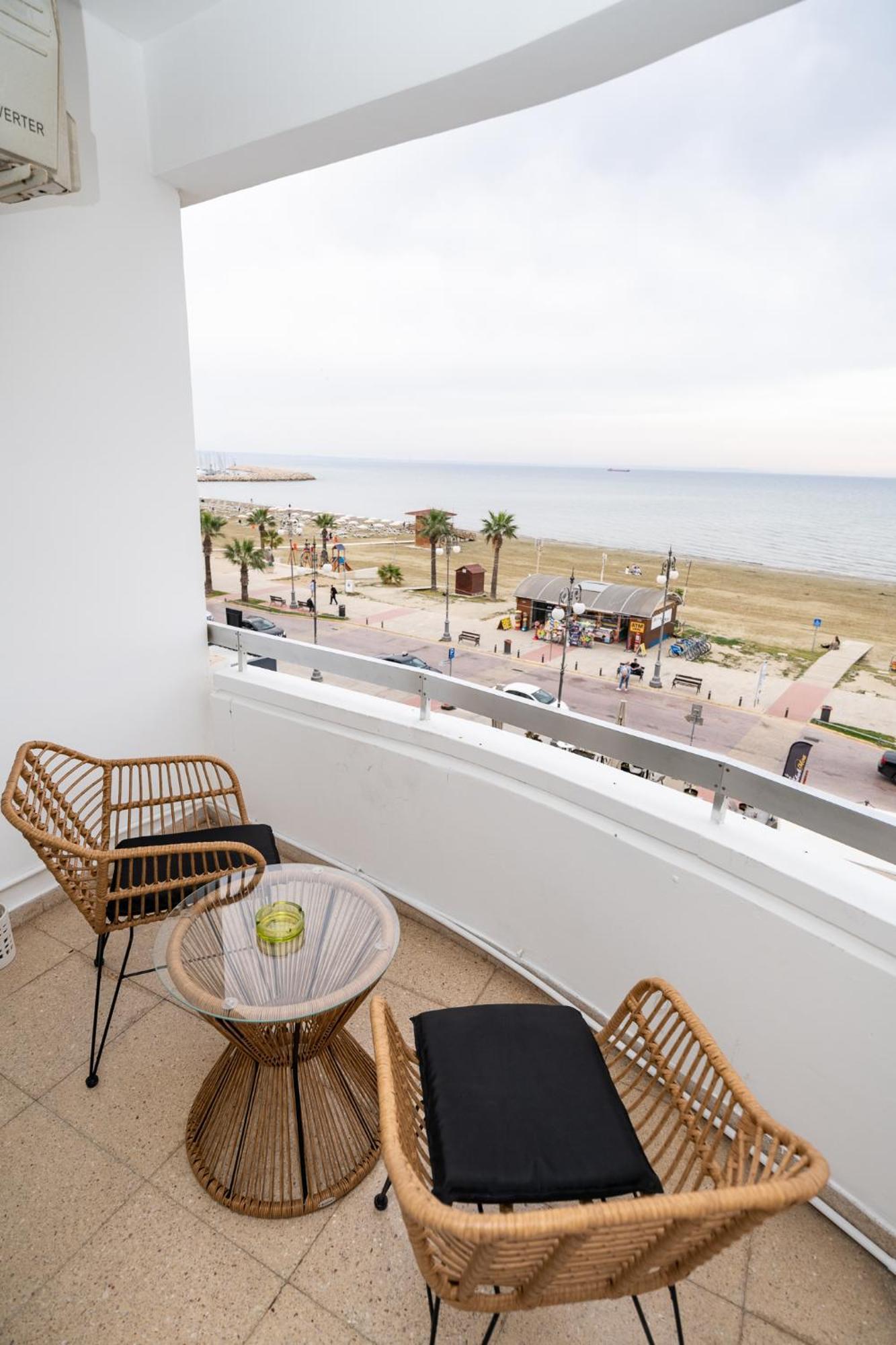 Lazuli Sea View Beachfront Ap 21 Apartment *