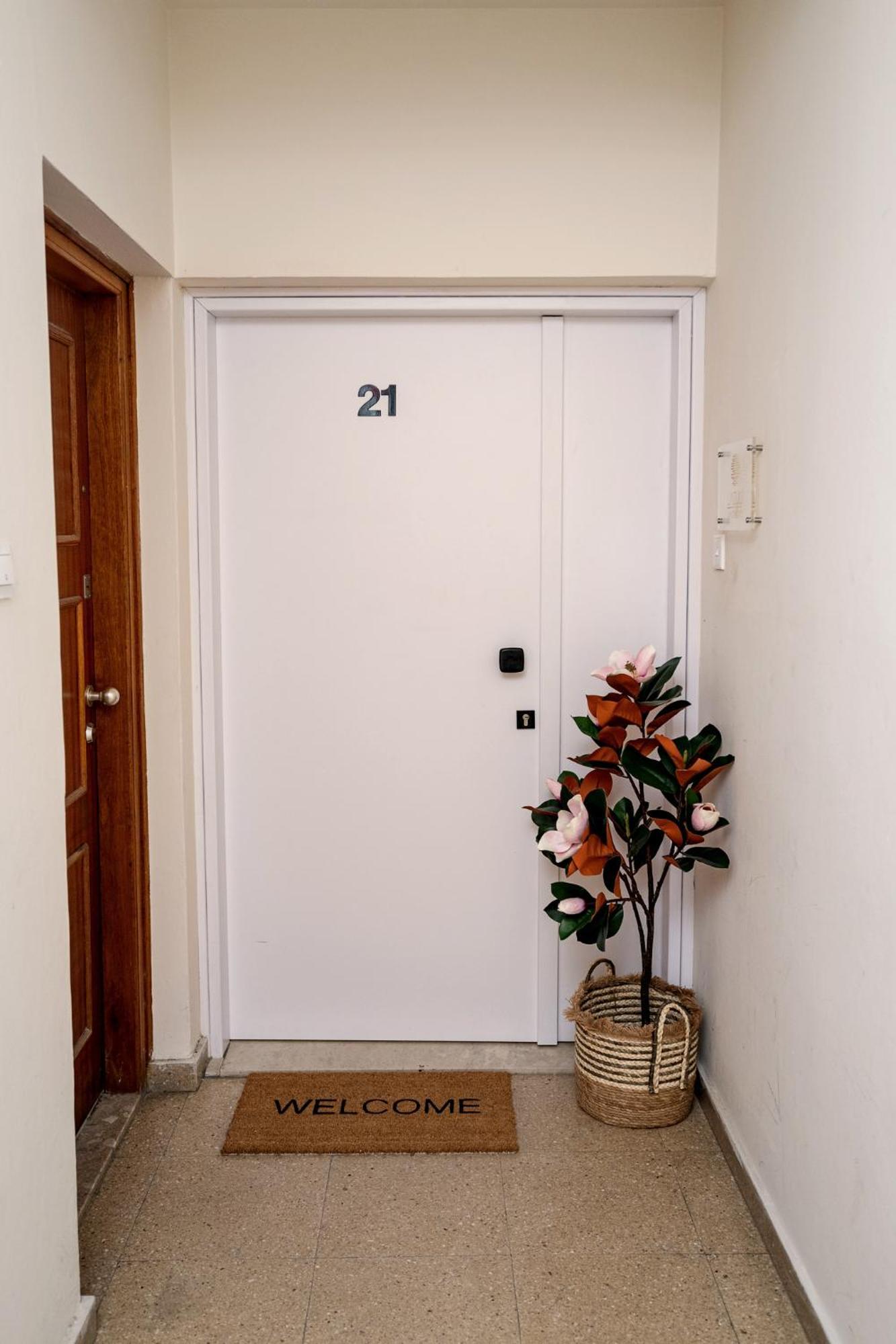 Lazuli Sea View Beachfront Ap 21 * Larnaca