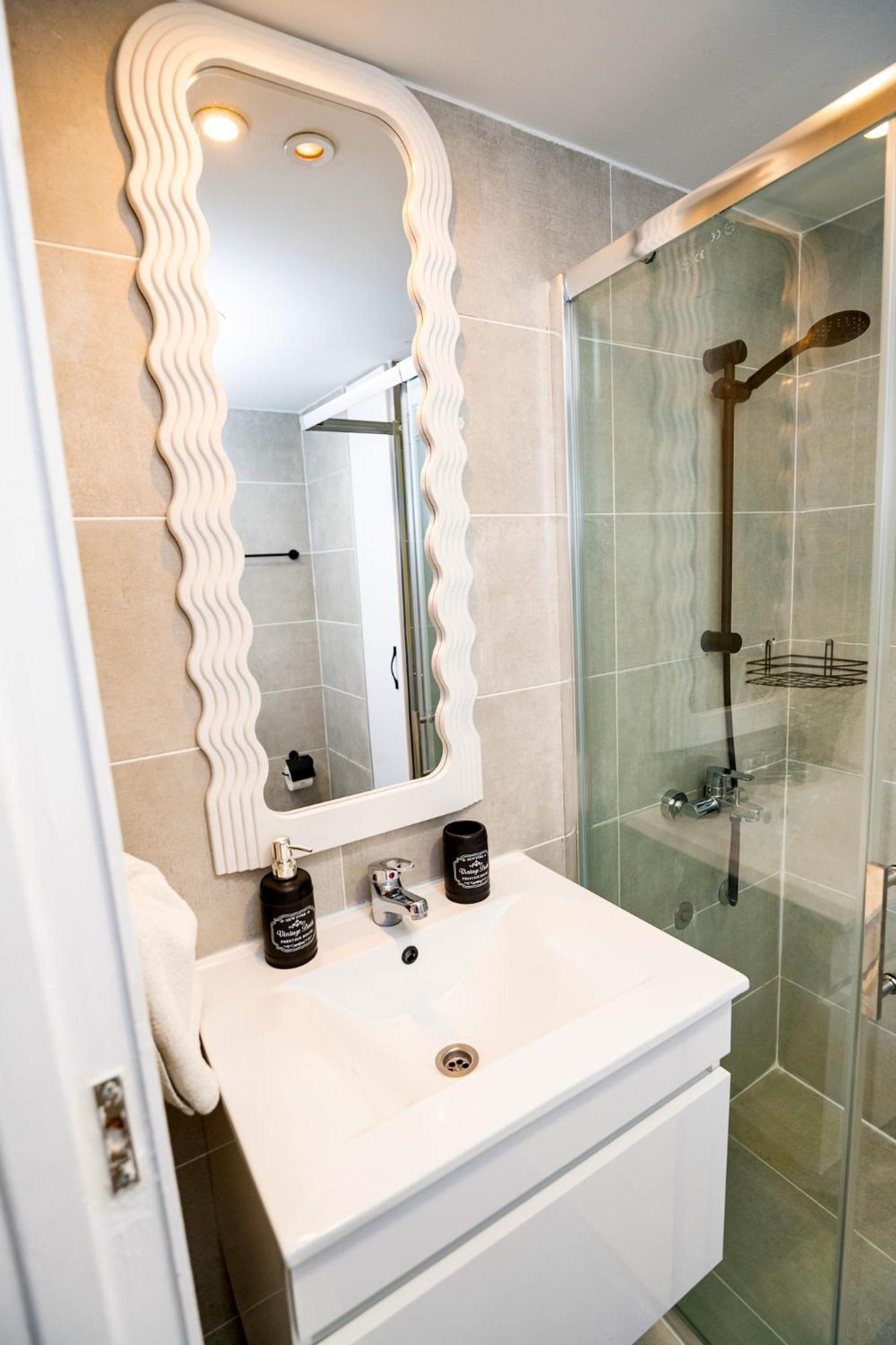 Lazuli Sea View Beachfront Ap 21 Larnaca