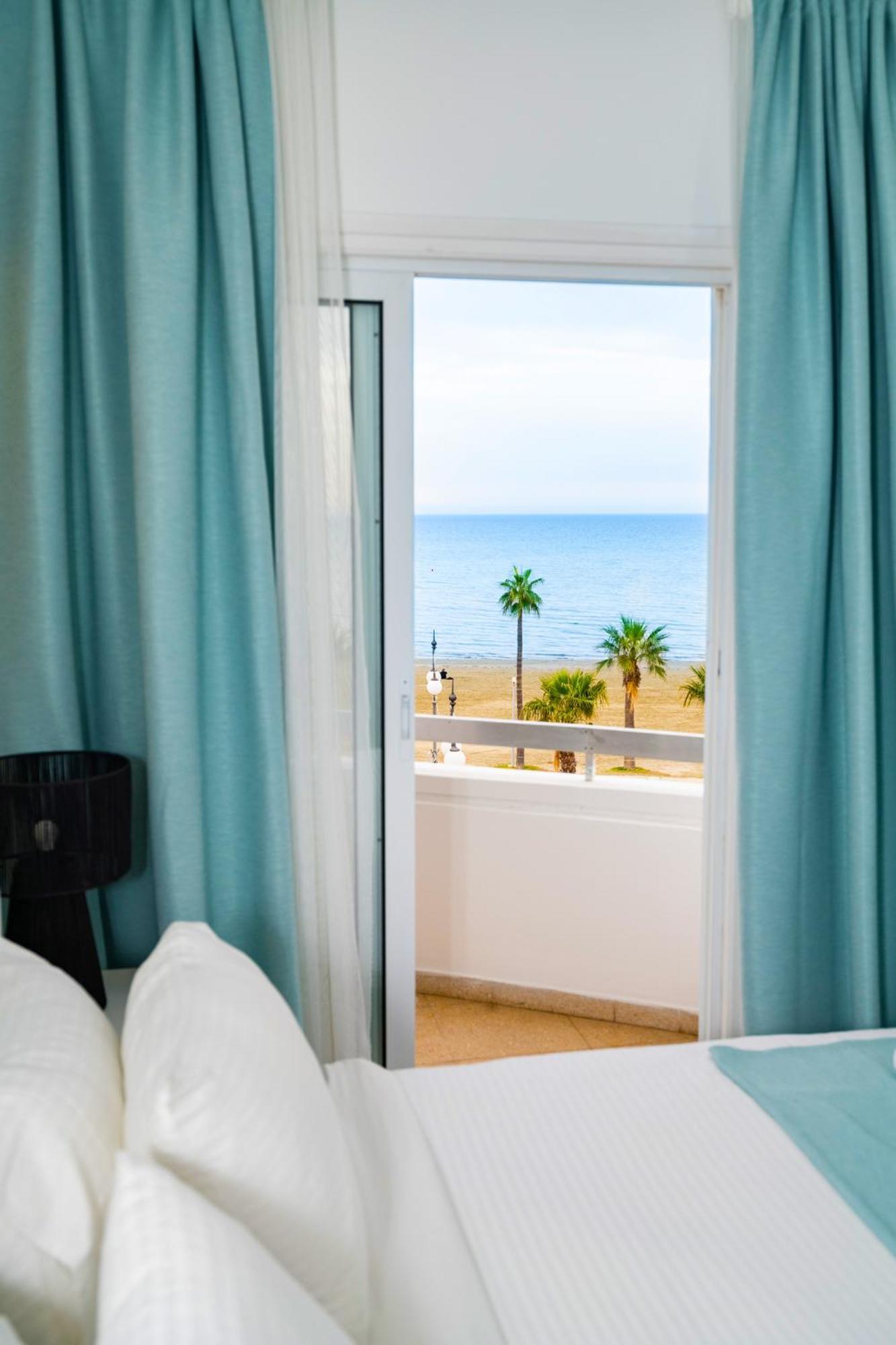 Lazuli Sea View Beachfront Ap 21 *