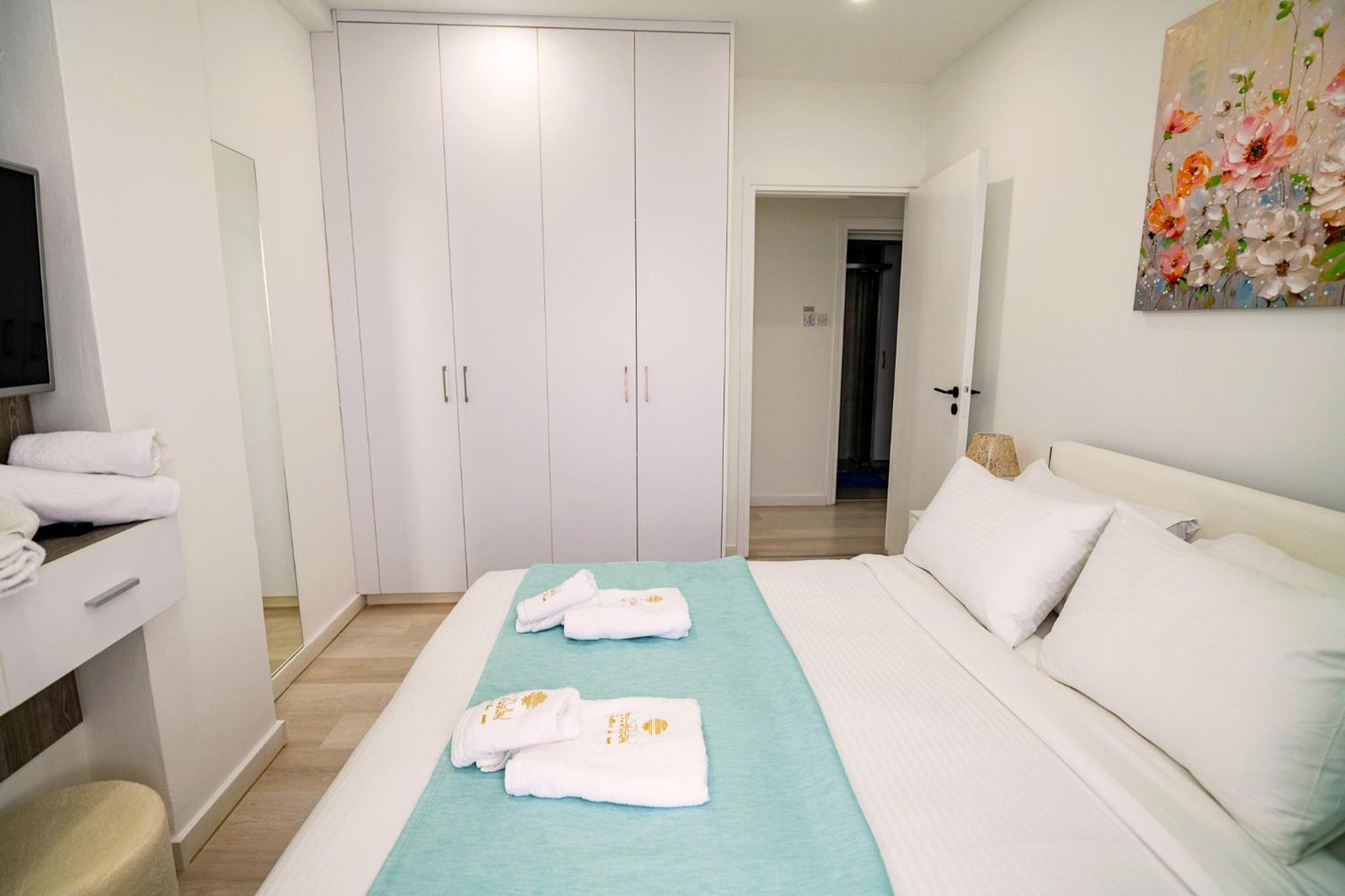 Lazuli Sea View Beachfront Ap 21 Apartment