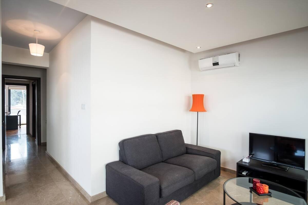 Dios Ponte Finikoudes Beachfront Holiday home Larnaca