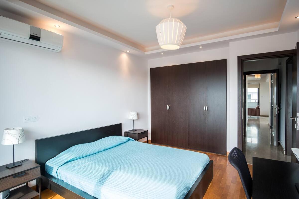 Dios Ponte Finikoudes Beachfront Nhà nghỉ