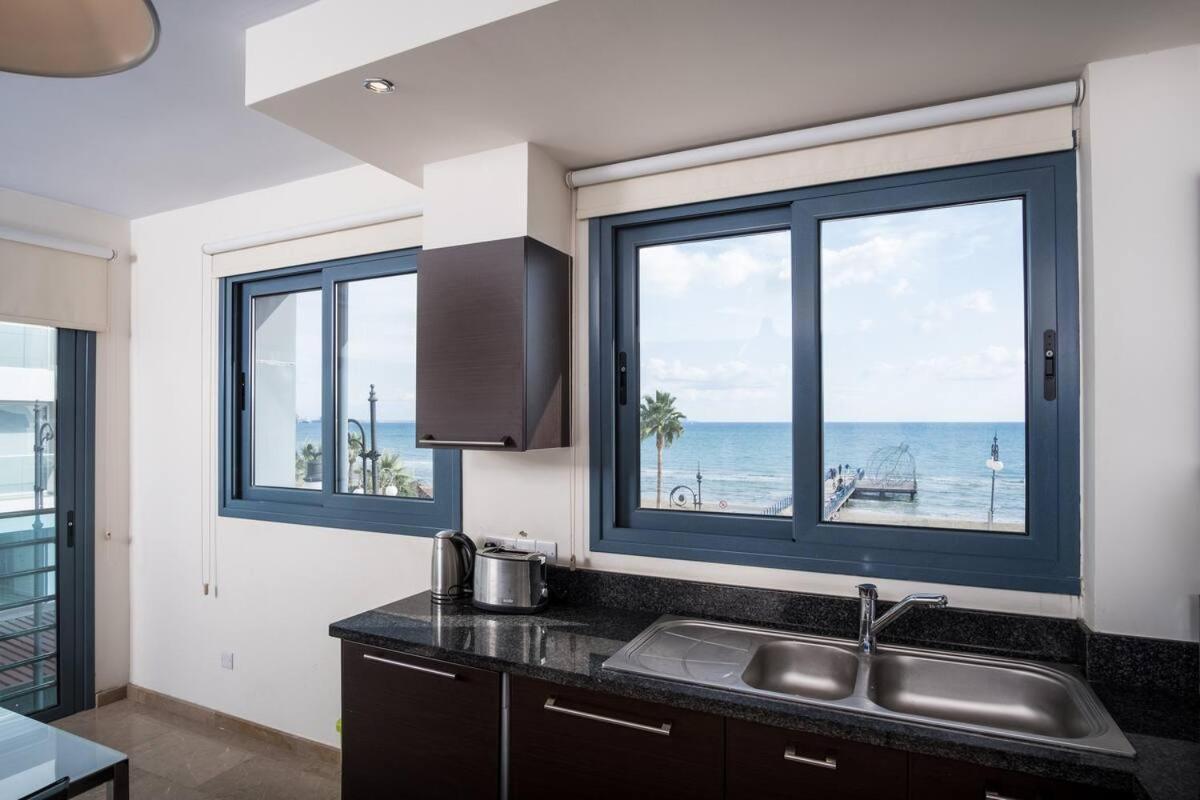 Dios Ponte Finikoudes Beachfront Holiday home