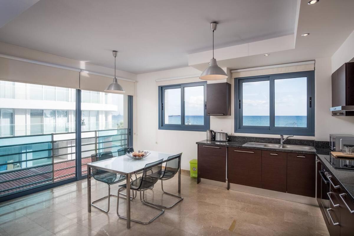 Nhà nghỉ Dios Ponte Finikoudes Beachfront