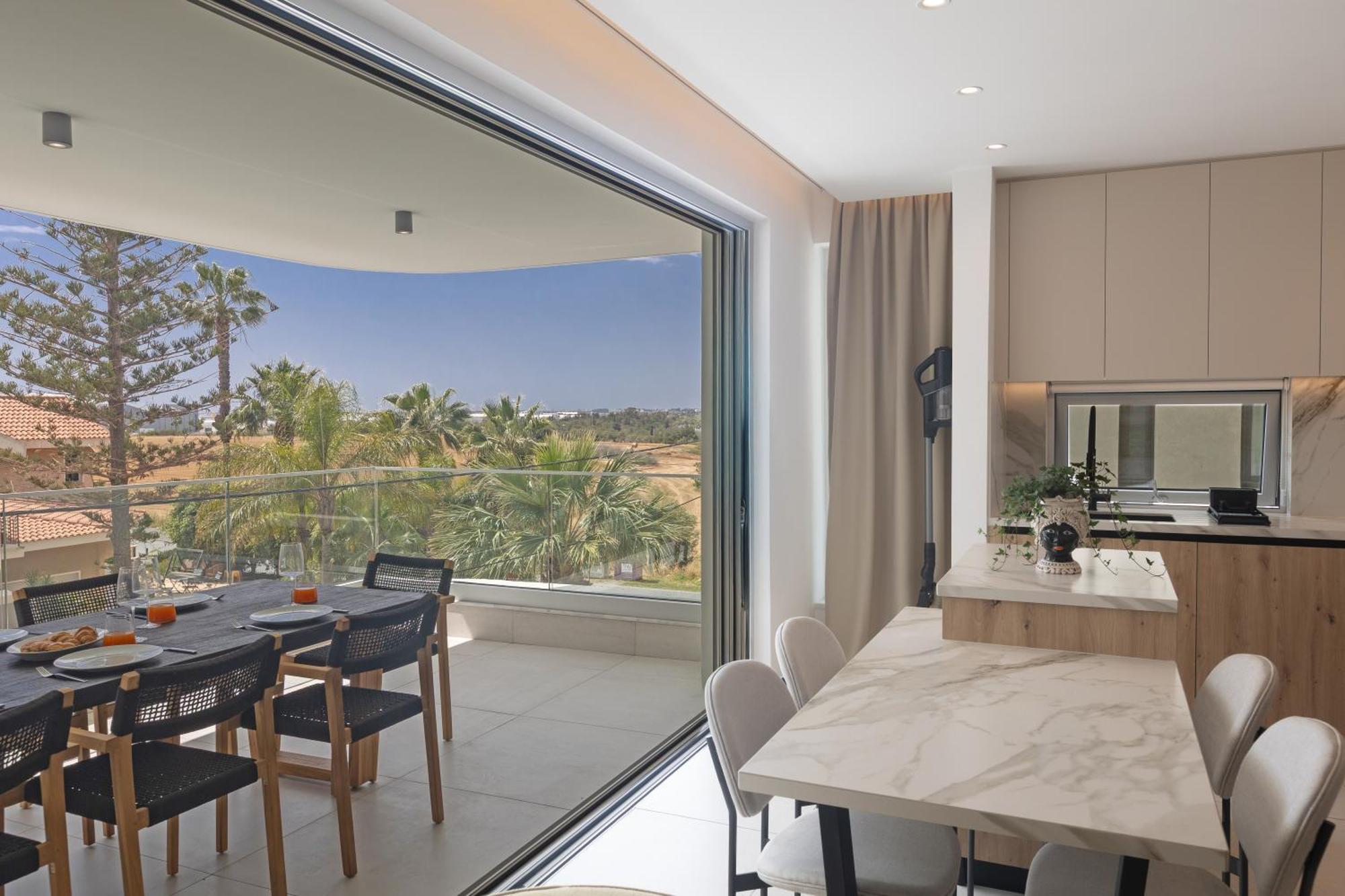 Apartment Mackenzy Dream 202 *