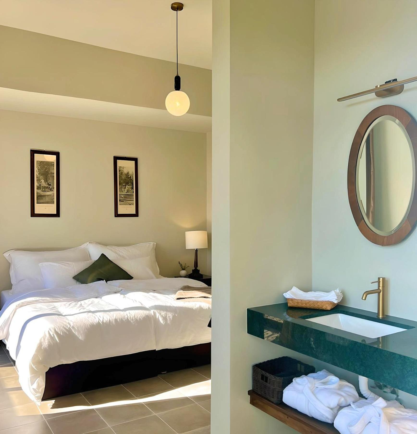 The Colonial 5*