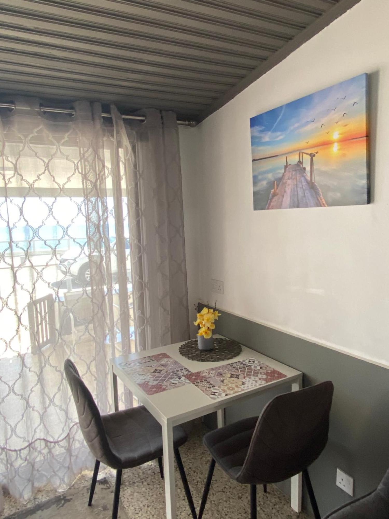 Apartment Mackenzie By The Sea *