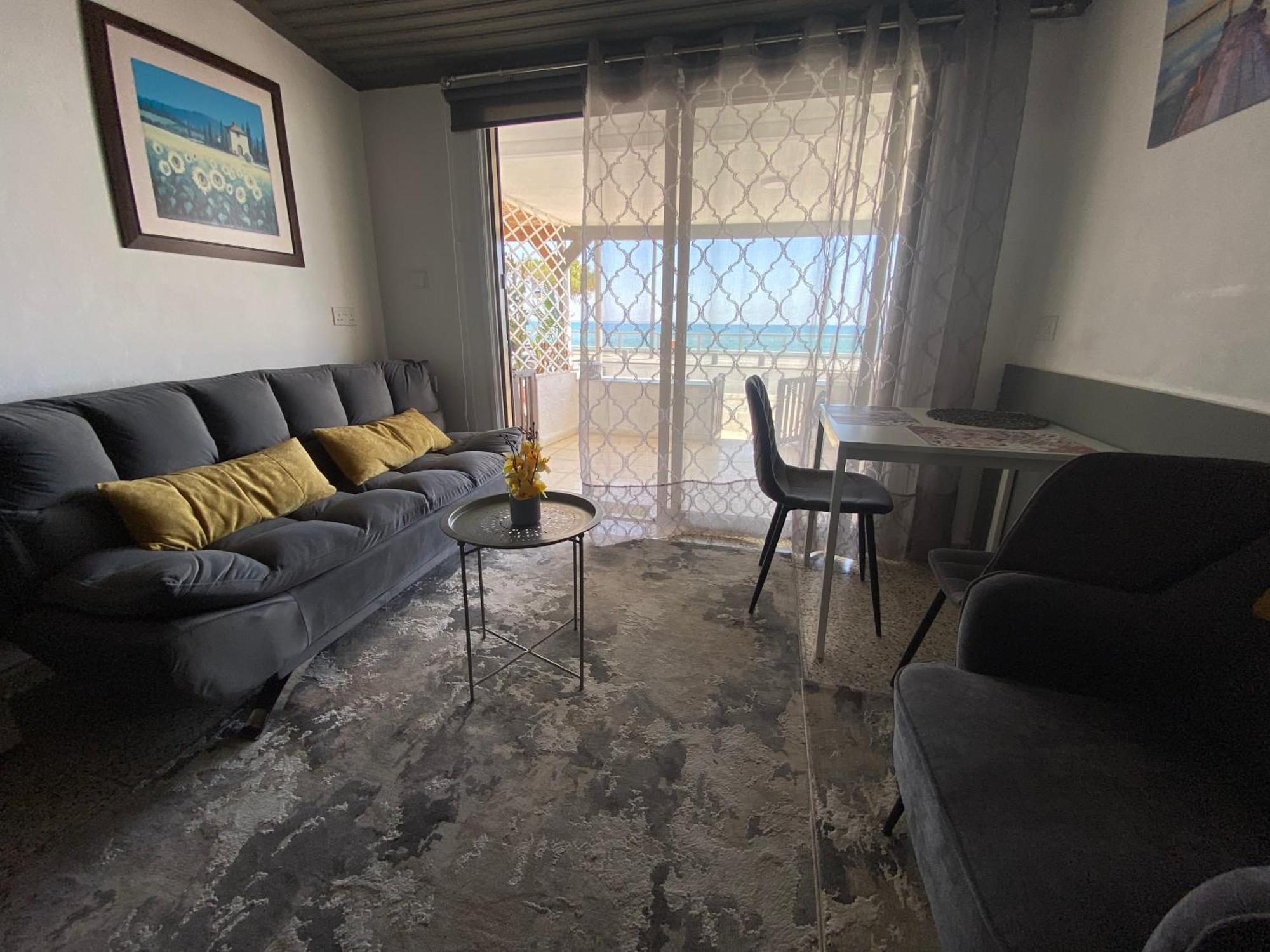 Apartment Mackenzie By The Sea