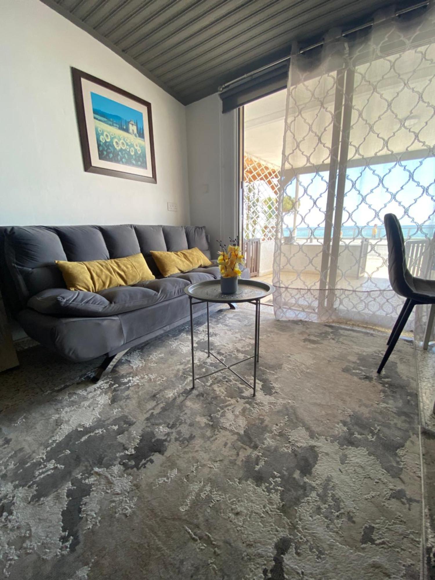 Apartment Mackenzie By The Sea Larnaca