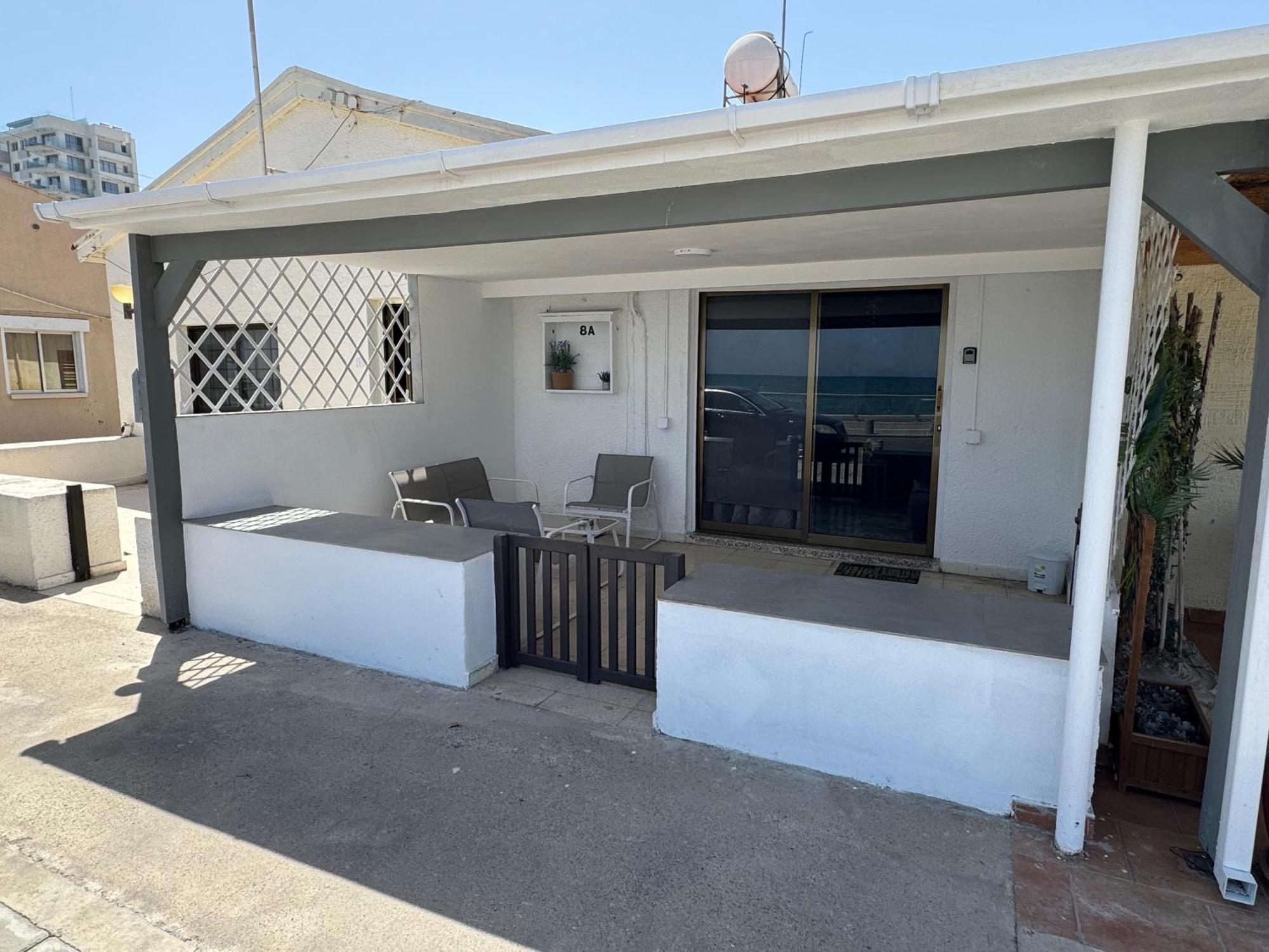 Apartment Mackenzie By The Sea