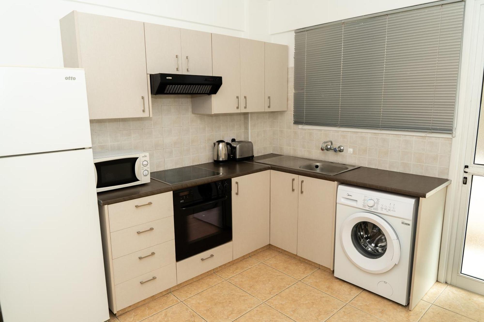 Olivia Mackenzie 2 Bedroom Flat With Pool Apartment