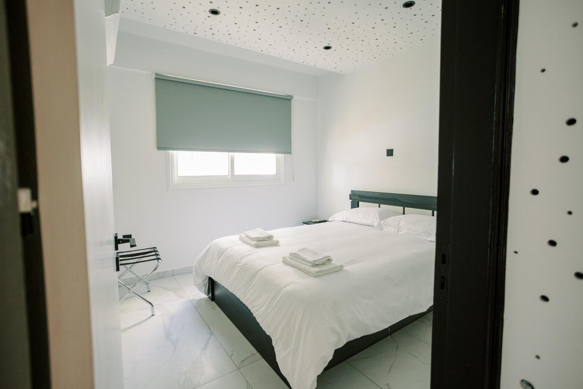 2br Amalfi Blue In - Pool & 10min Walk To Mackenzie Beach! *