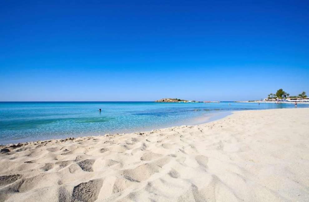 Apartment Mackenzie By The Sea Larnaca