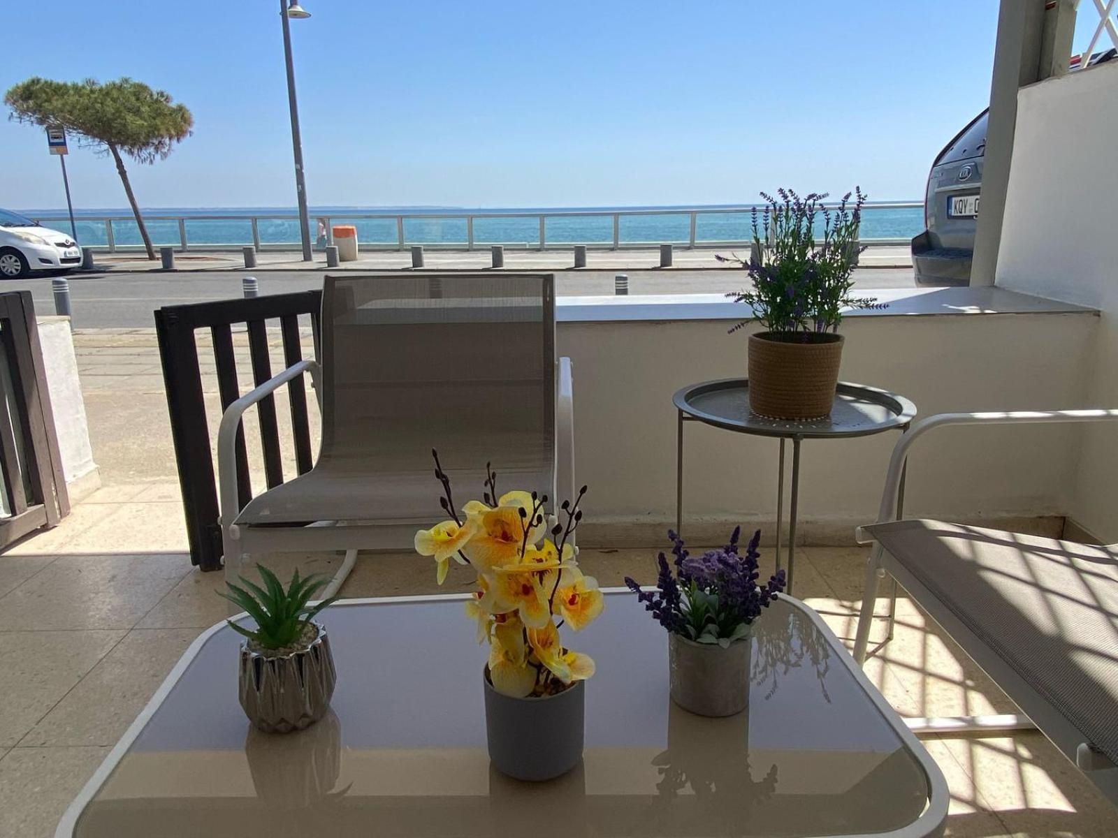 Apartment Mackenzie By The Sea *