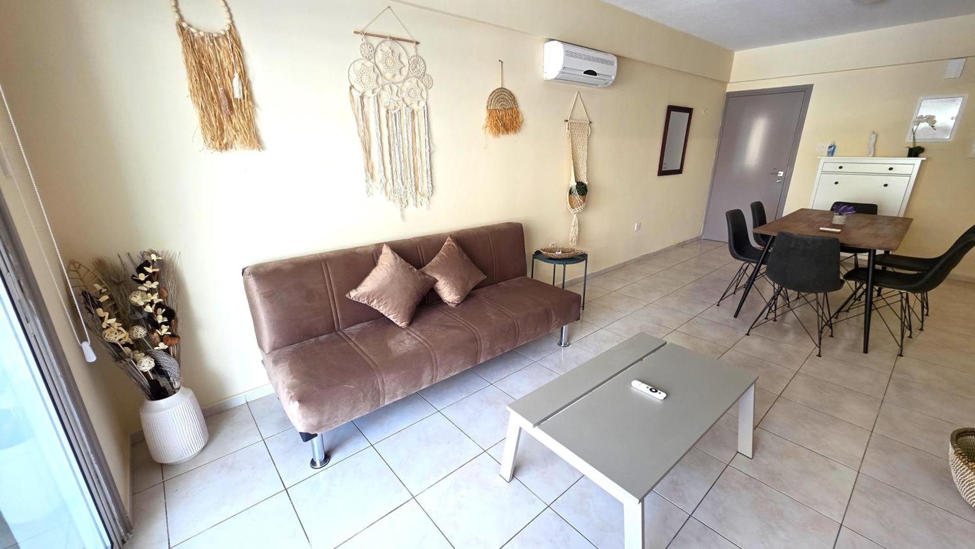 Apartment Stylish 2br With Balcony & Wi-fi