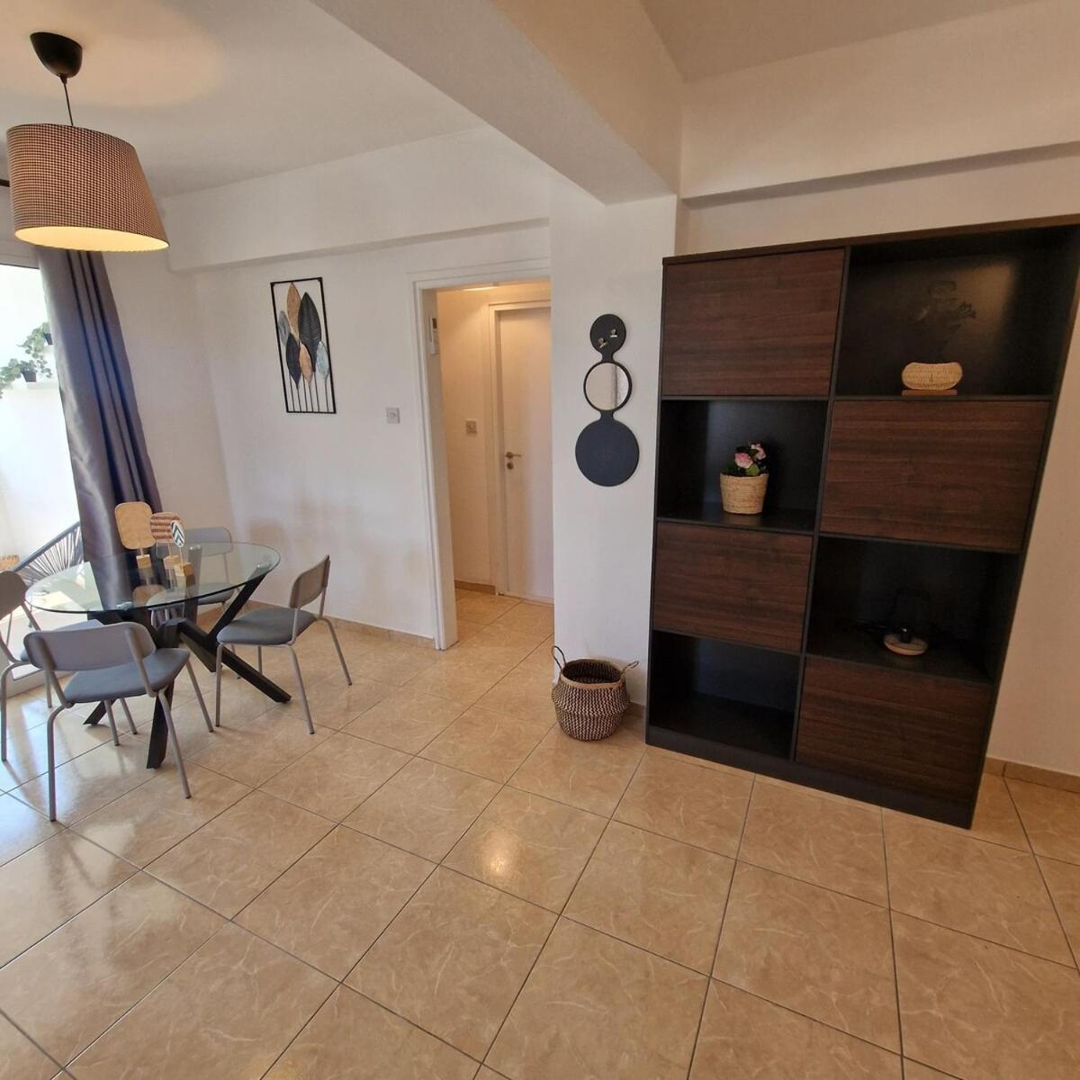 Sunny 2br Heart Of Apartment *
