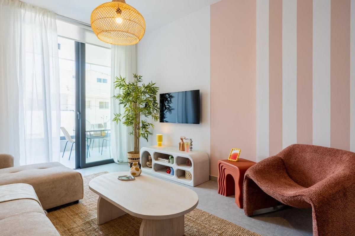 Lunette - Artful 1-br & Balcony In