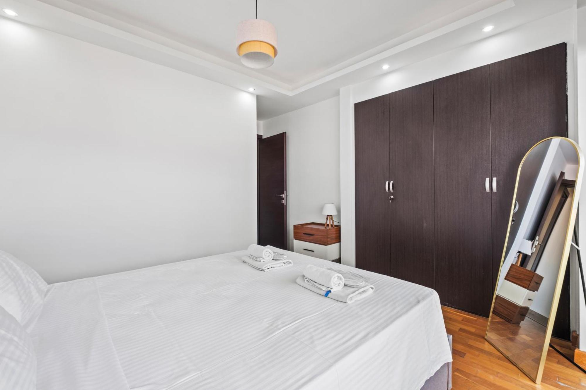 Apartment Downtown Finikoudes Beach Apartment Larnaca