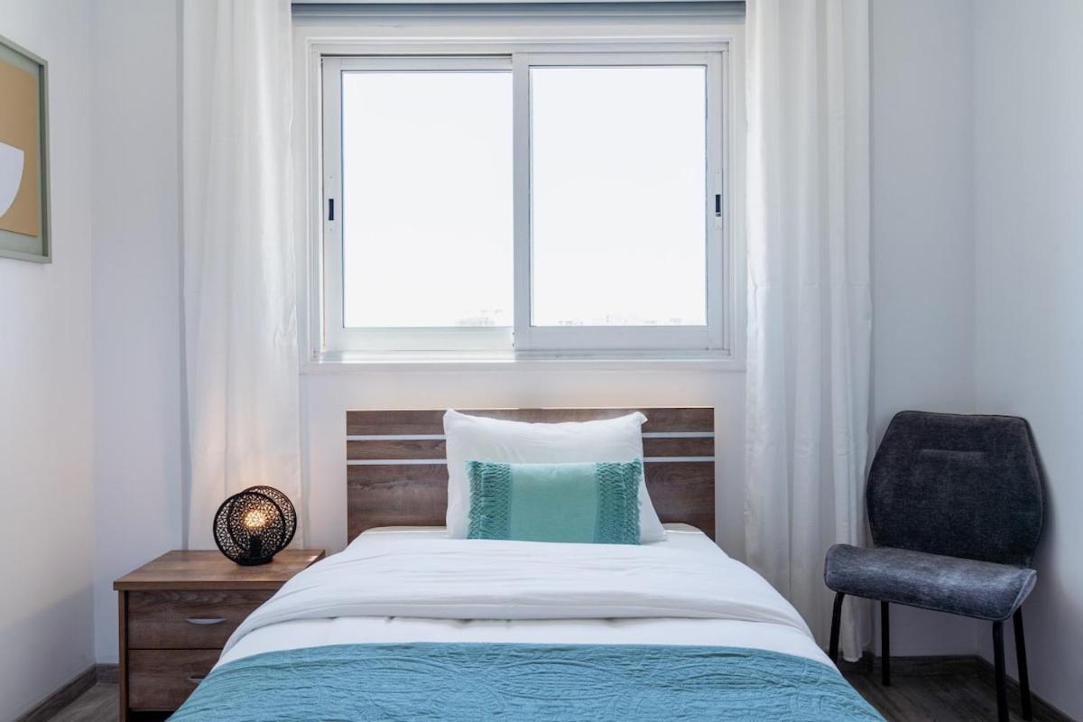 Olympus Stylish 2-br & Balcony In *