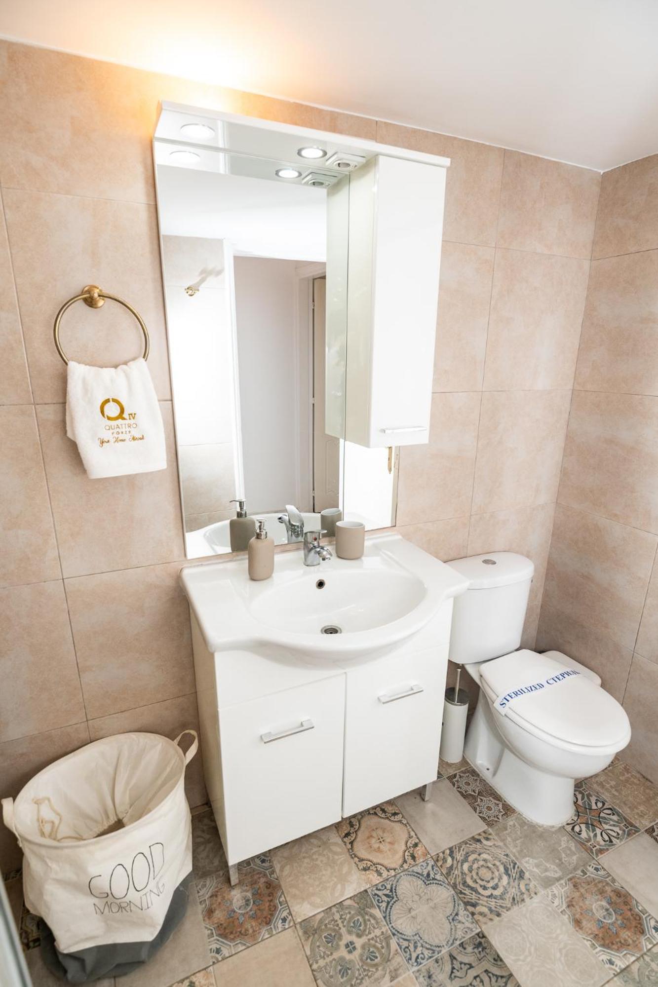Quattro Center * Larnaca