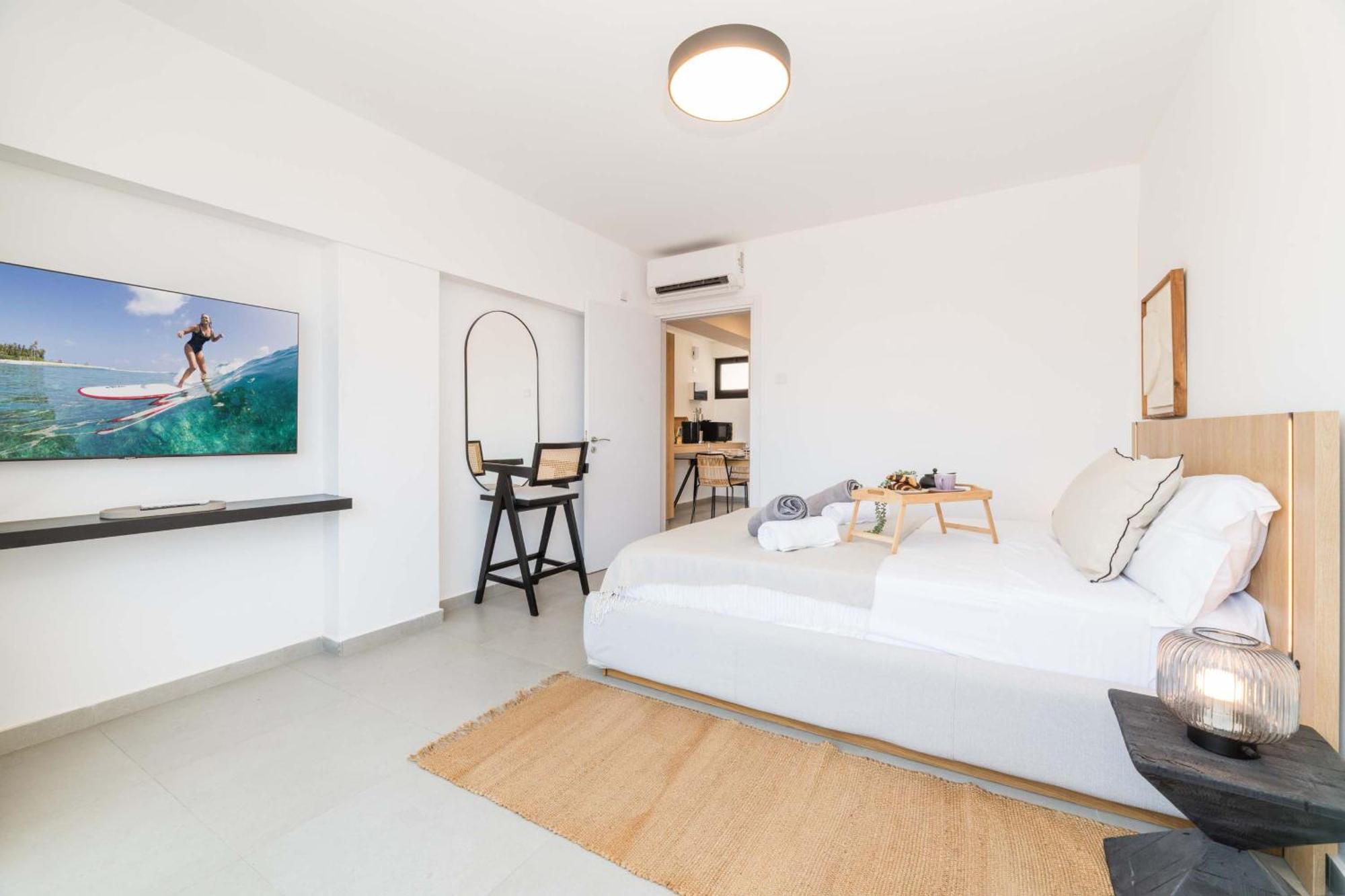 Finikoudes Marina View 202 *