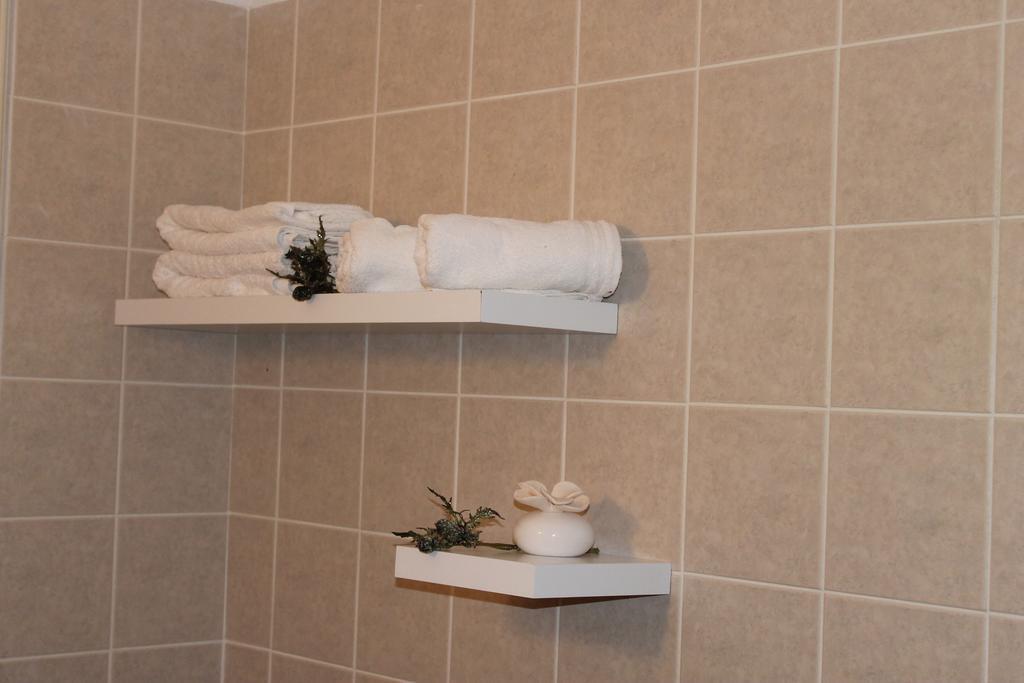 Elena Court Apt 401 *