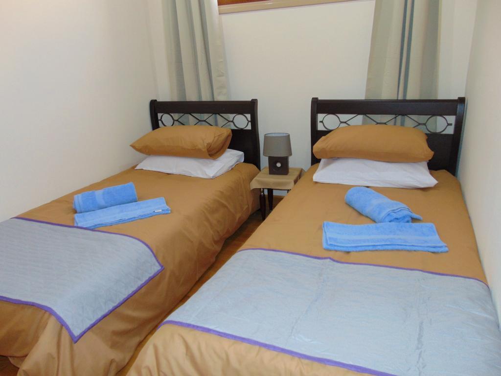 Ithaki Phinikoudes No. 106 *