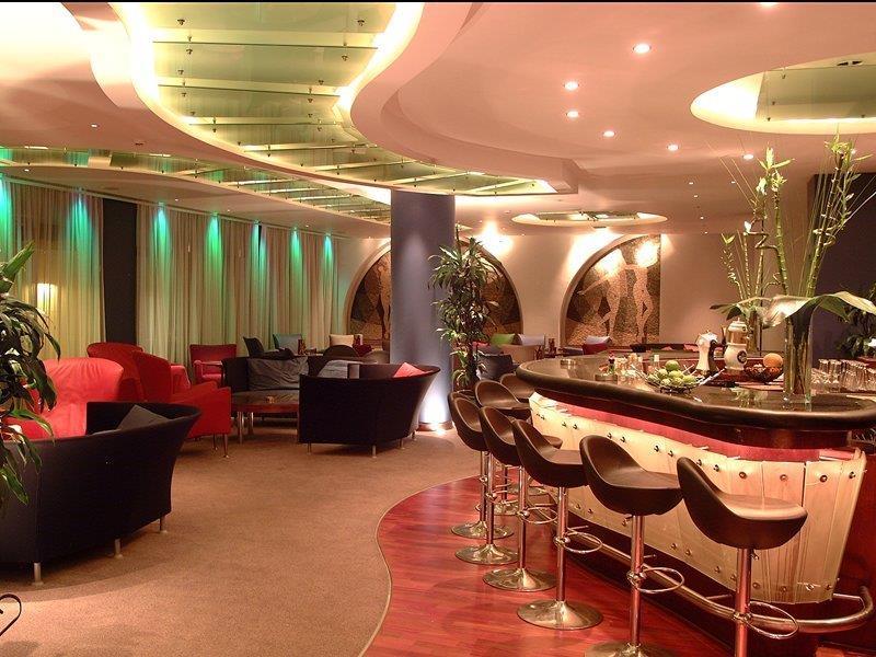 Resort Palm &