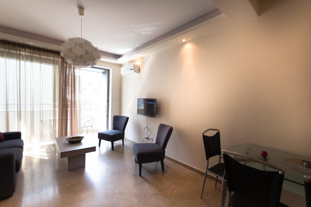 Dioskourion Foinikoudes Apartment *