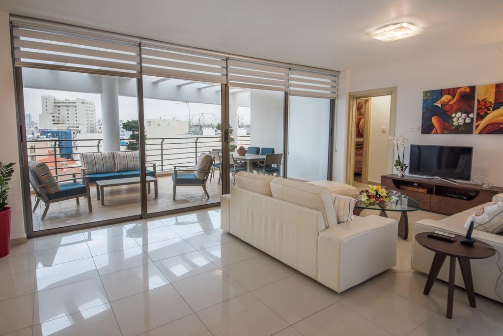 Skylight Megaron *