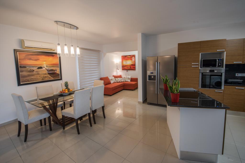 Skylight Megaron *