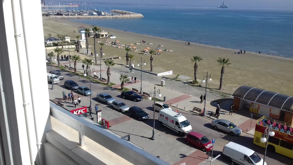 Palm Sea Beach Holiday Suites And Larnaca