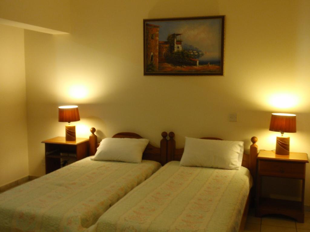 Apartment Palm Sea Beach Holiday Suites And Larnaca