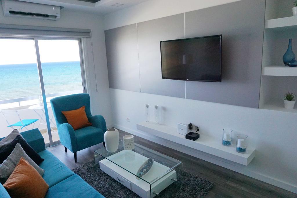 Lazuli Sea View Beachfront Ap 43 Apartment *