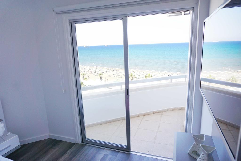 Lazuli Sea View Beachfront Ap 43 * Larnaca