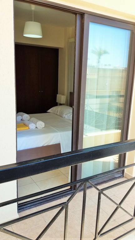 101 Mandritis Court Apartamento