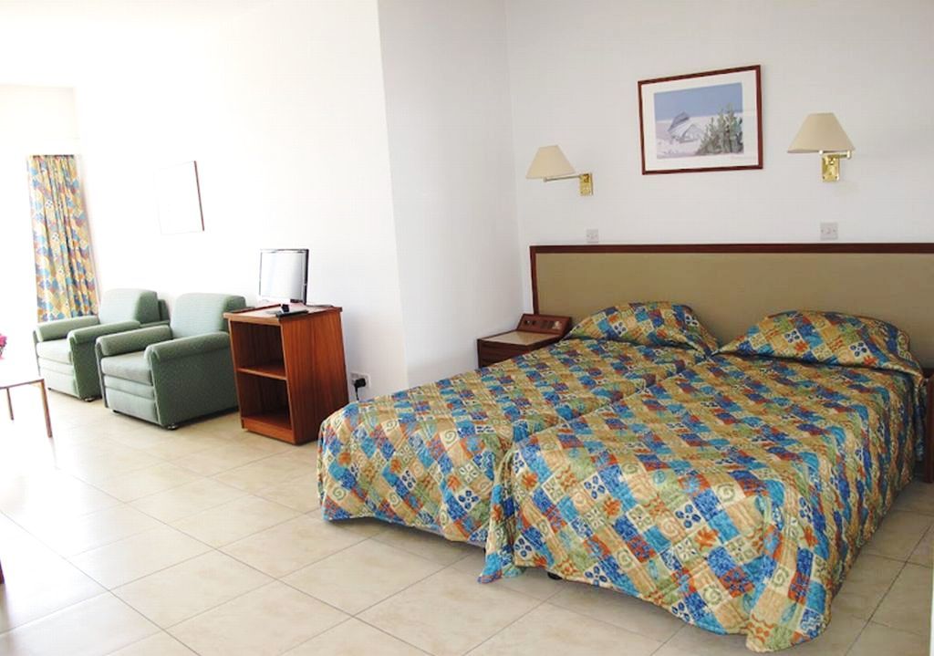 Sun Hall Beach Aparthotel 3*