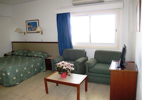 Aparthotel Sun Hall Beach Larnaca