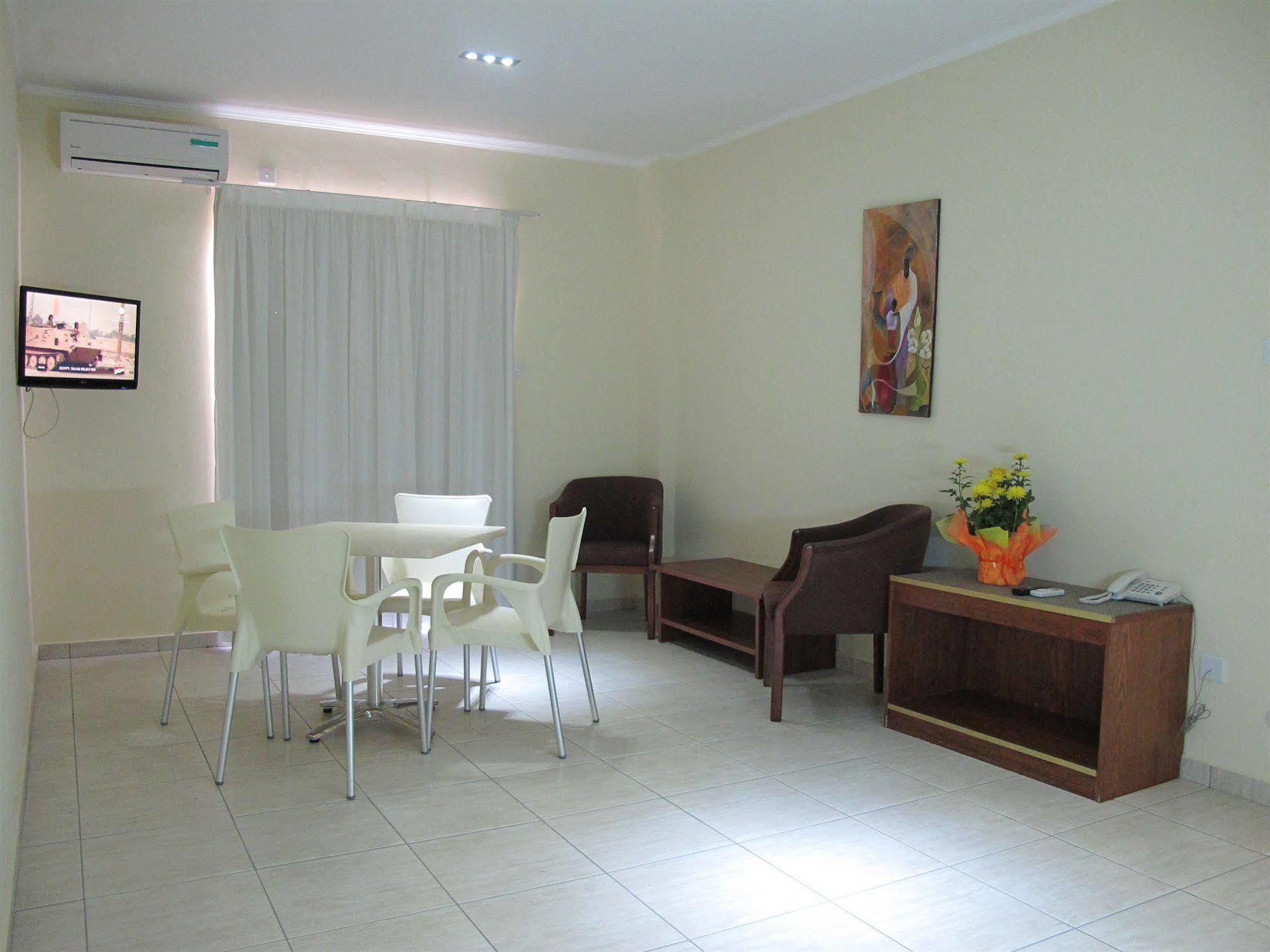 Mackenzie Larnaca
